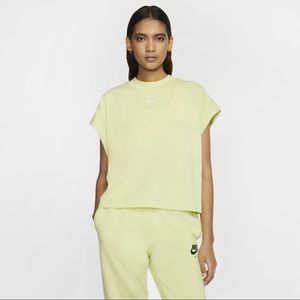 Nike sportswear essential top